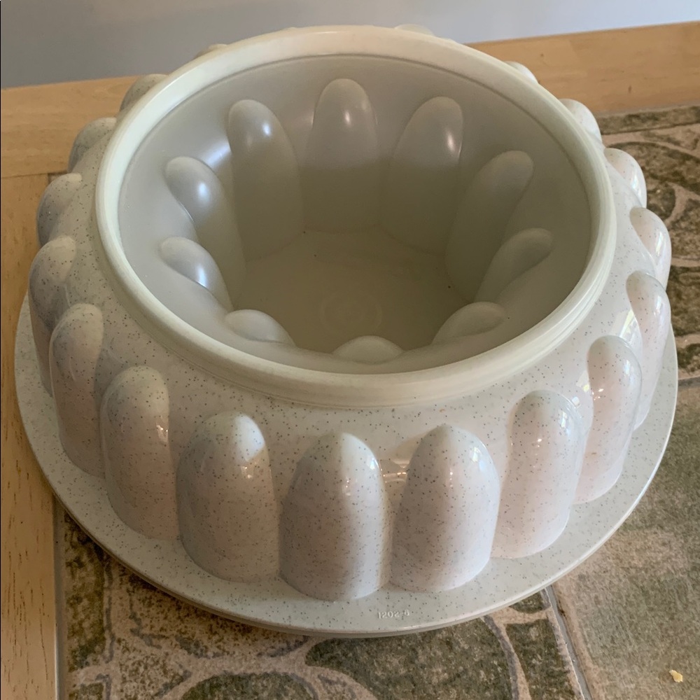 Tupperware Jello Mold White